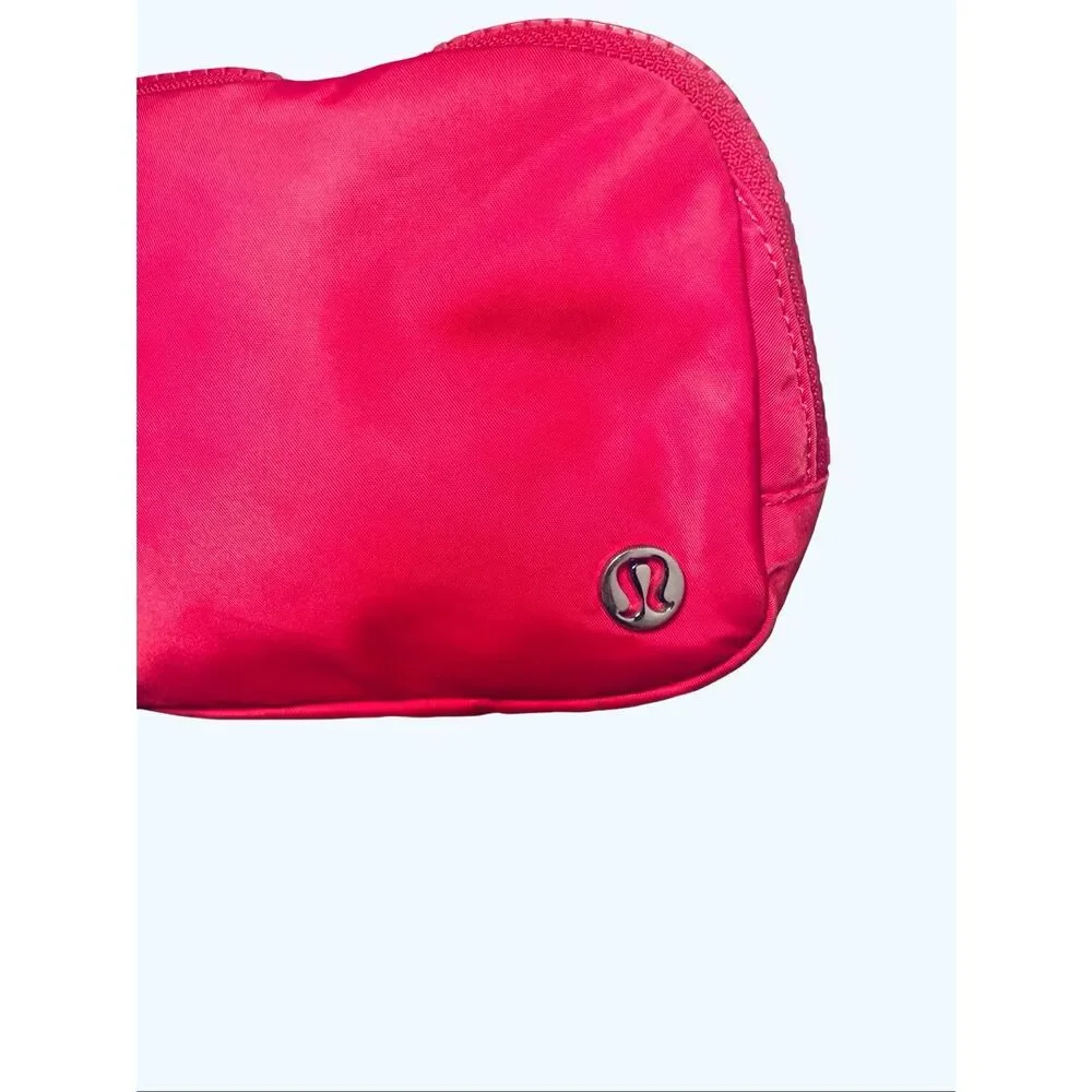 Lululemon Everywhere Belt in Cherry Mist